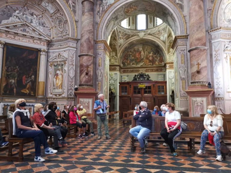 All'interno della Basilica di Santa Maria della Croce