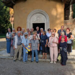 Foto di gruppo davanti la Cappella Suardi